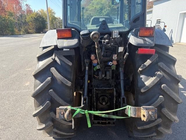 Image of Case IH Farmall 110N equipment image 3
