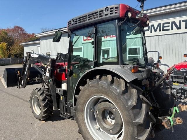 Image of Case IH Farmall 110N equipment image 4