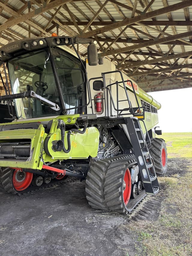 Image of CLAAS Lexion 8700TT equipment image 1