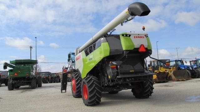 Image of CLAAS Trion 740 equipment image 2