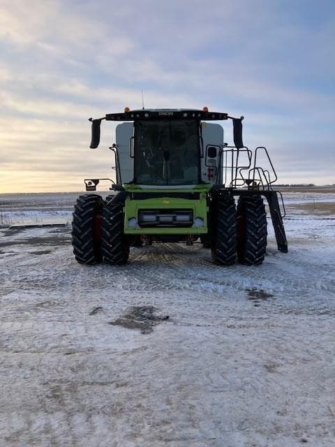 Image of CLAAS Trion 740 equipment image 4