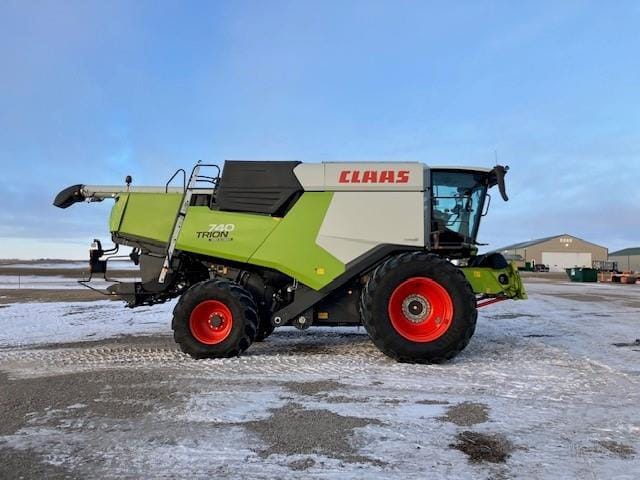 2022 CLAAS Trion 740 Equipment Image0