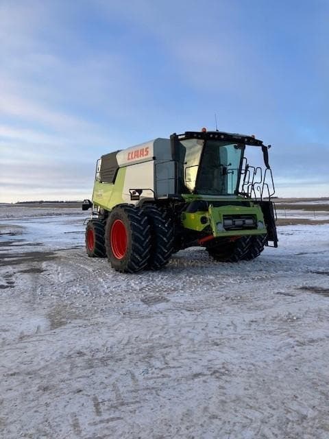 Image of CLAAS Trion 740 equipment image 2