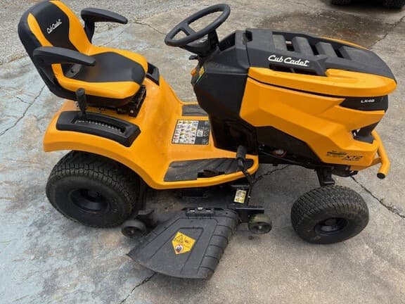 Image of Cub Cadet XT2 LX46 equipment image 2