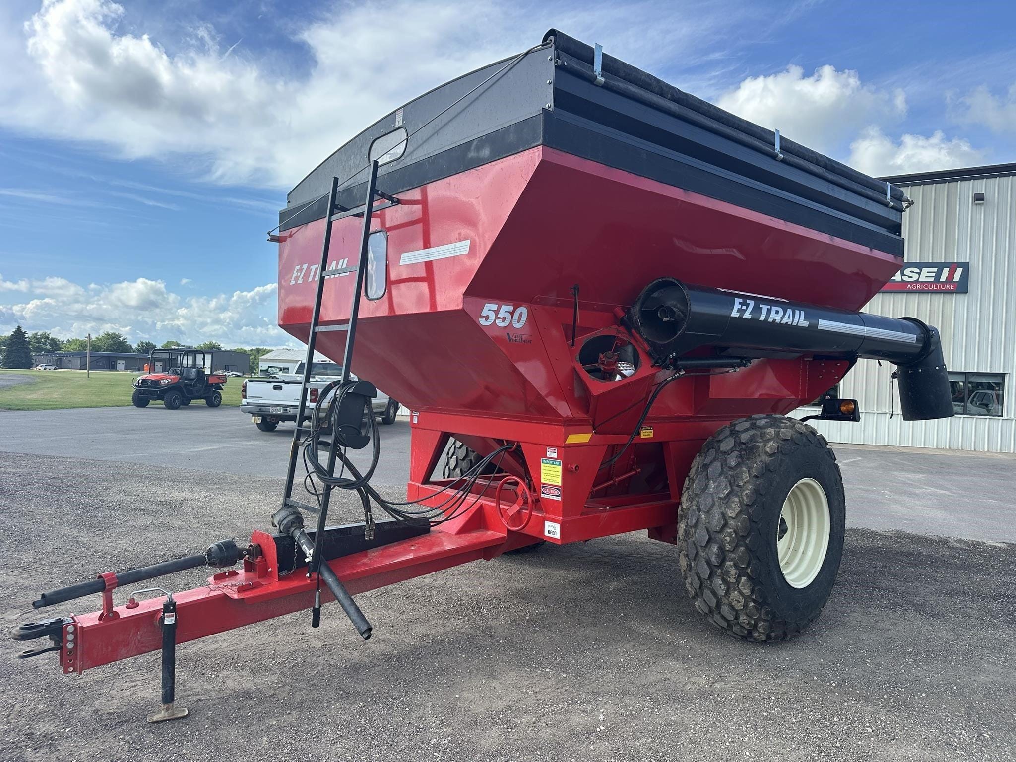 2022 E-Z Trail 550 Equipment Image0