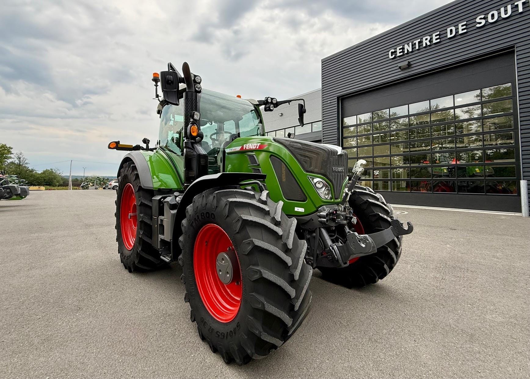 2022 Fendt 714 Vario Equipment Image0