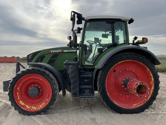 Image of Fendt 724 Vario equipment image 1