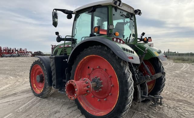Image of Fendt 724 Vario equipment image 2