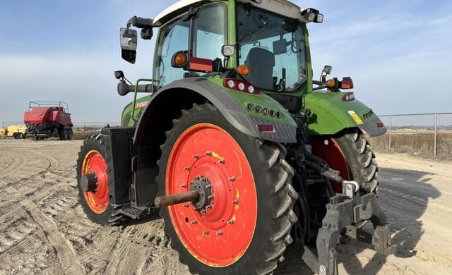 Image of Fendt 724 Vario equipment image 2