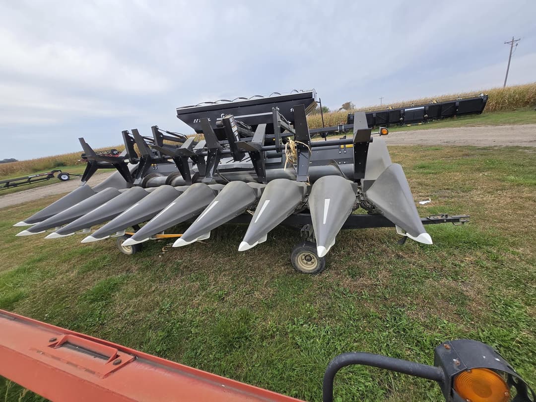 Image of Gleaner Command 3308 Image 1