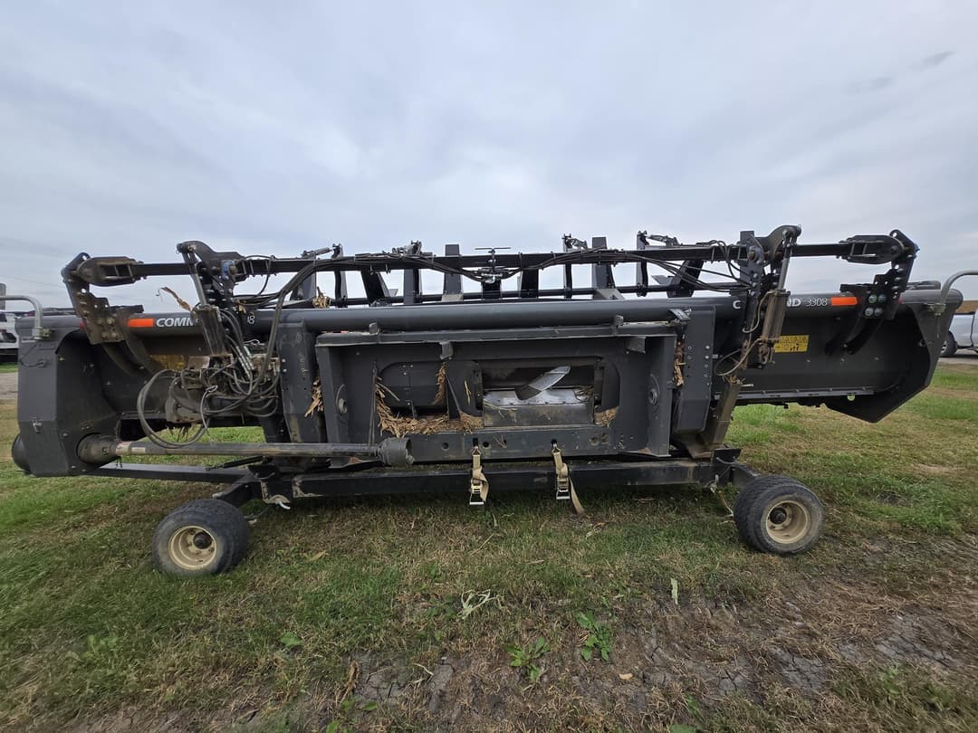Image of Gleaner Command 3308 Image 0