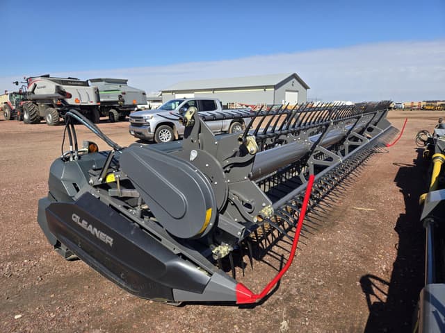 Image of Gleaner 9330 equipment image 1