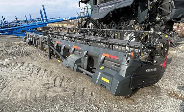 Image of Gleaner 9335 equipment image 3