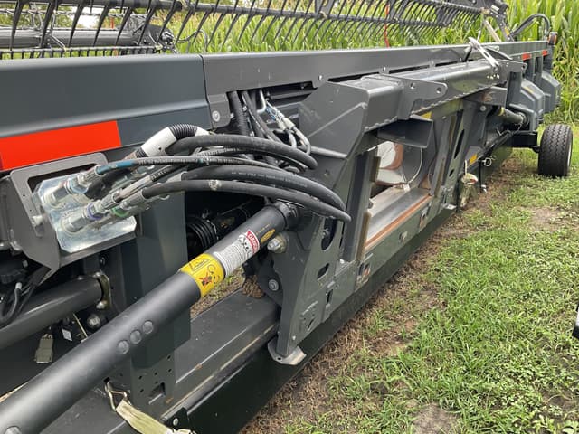 Image of Gleaner 9335 equipment image 4