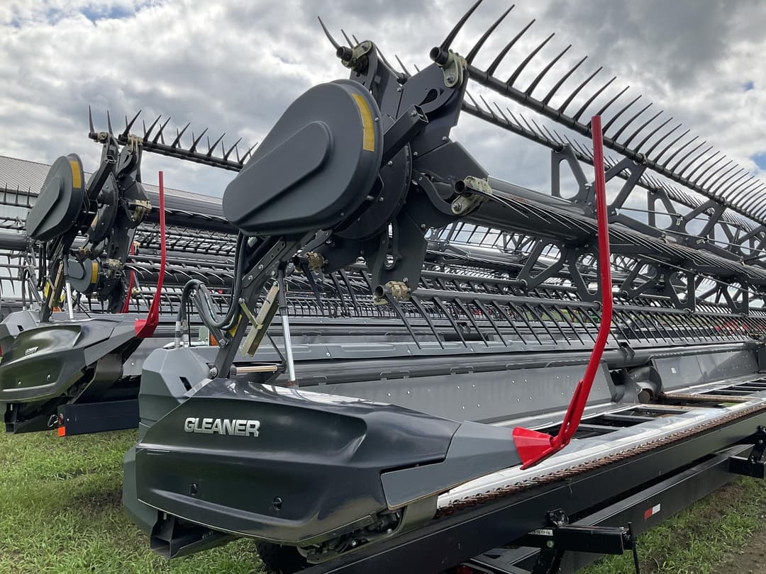 Image of Gleaner 9335 Primary image