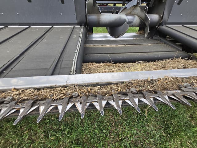 Image of Gleaner 9335 equipment image 2