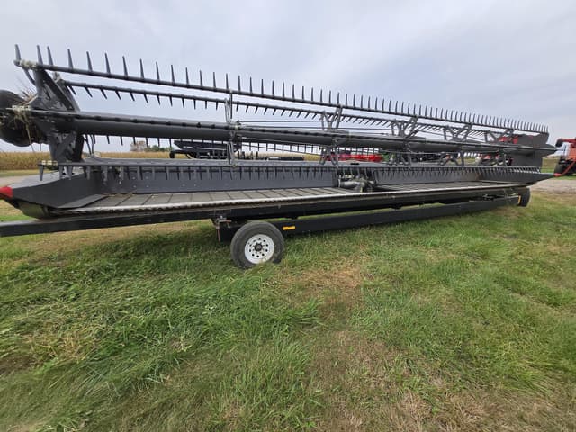 Image of Gleaner 9335 equipment image 1