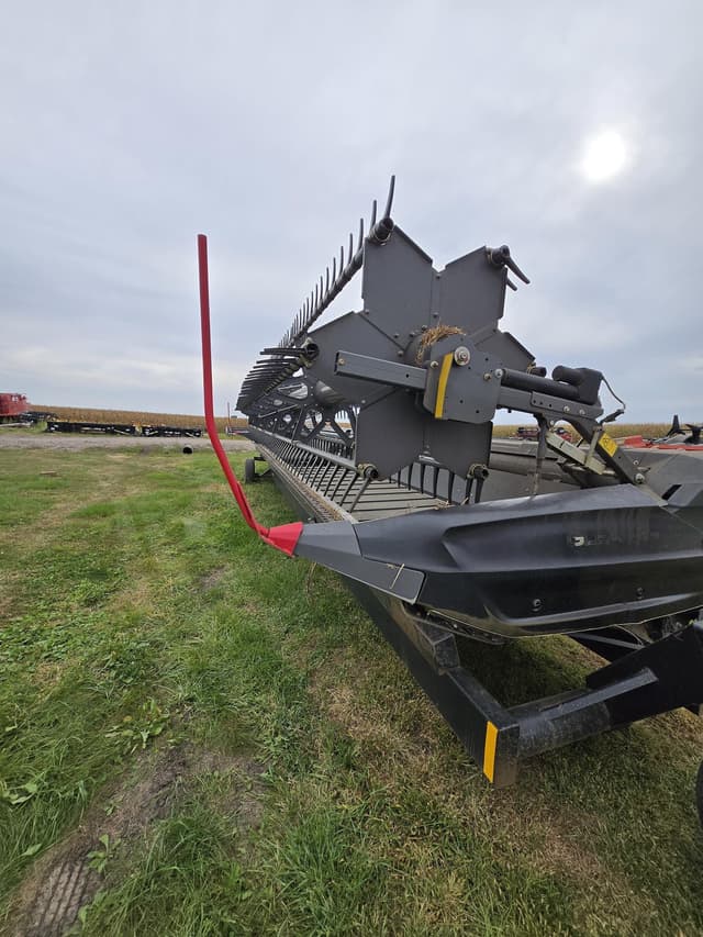 Image of Gleaner 9335 equipment image 3