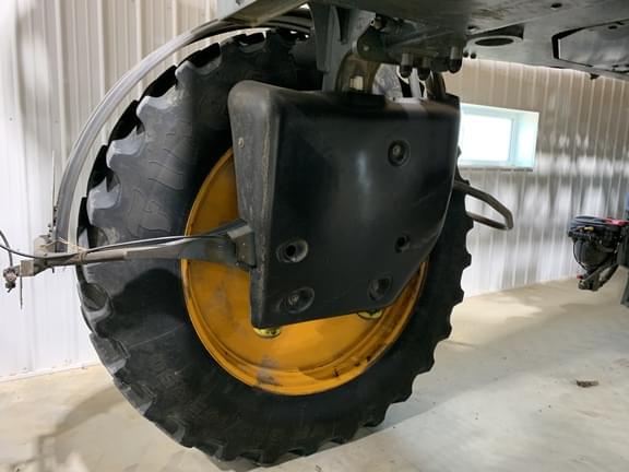 Image of Hagie STS16 equipment image 2