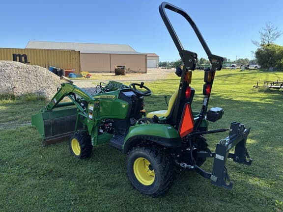 Image of John Deere 1023E equipment image 4