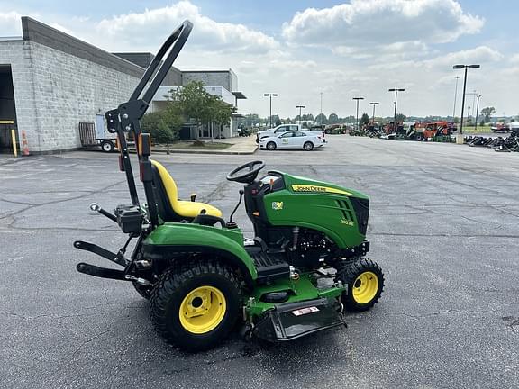Image of John Deere 1023E equipment image 3