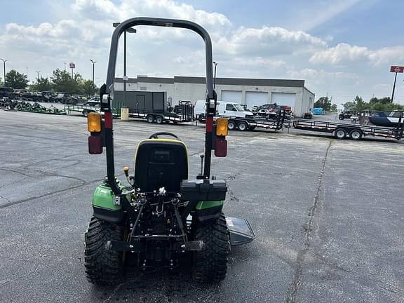 Image of John Deere 1023E equipment image 4