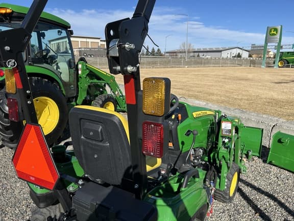 Image of John Deere 1023E equipment image 4