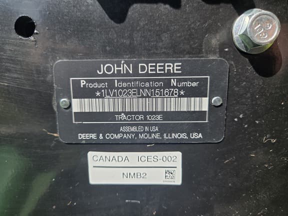 Image of John Deere 1023E equipment image 4