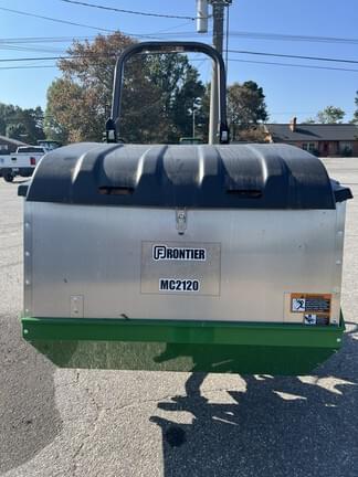 Image of John Deere 1023E equipment image 3