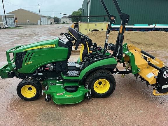 Image of John Deere 1025R equipment image 1