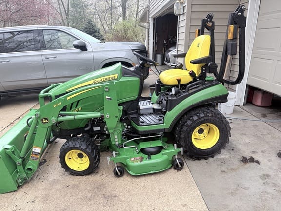 2022 John Deere 1025R Equipment Image0