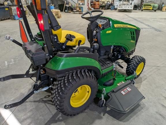 Image of John Deere 1025R equipment image 3