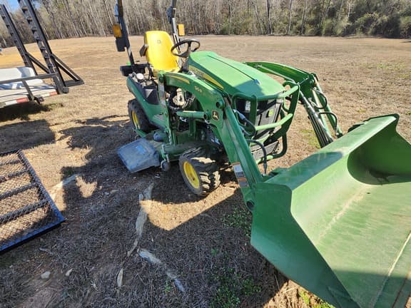 Image of John Deere 1025R equipment image 3