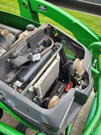 Image of John Deere 1025R equipment image 3