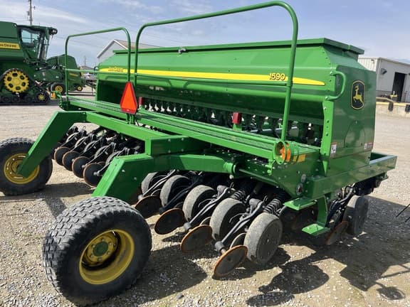 Image of John Deere 1590 equipment image 1