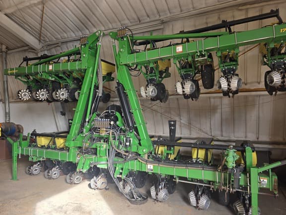 Image of John Deere 1725 Primary image