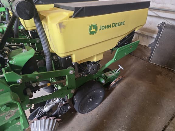 Image of John Deere 1725 equipment image 2