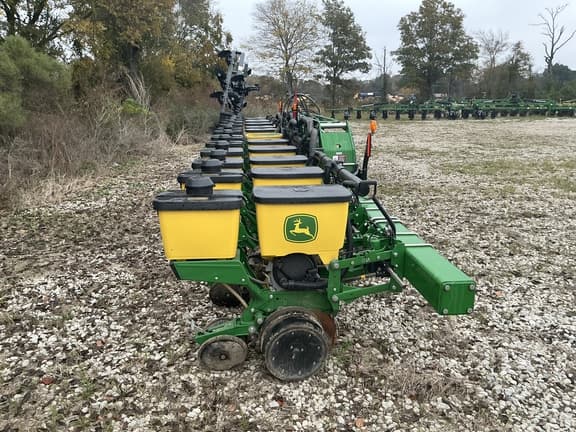 Image of John Deere 1725 equipment image 3