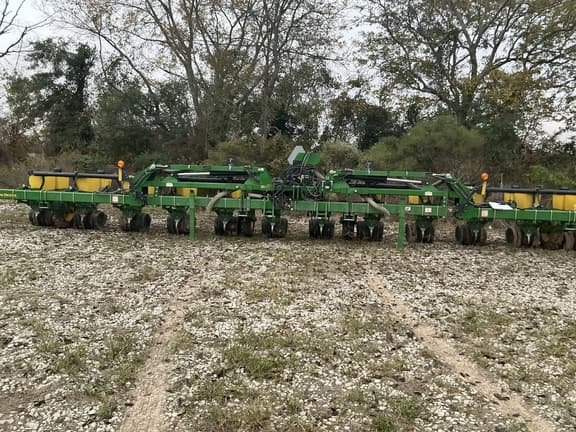 Image of John Deere 1725 equipment image 4