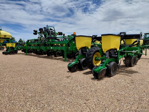 2022 John Deere 1725 Equipment Image0