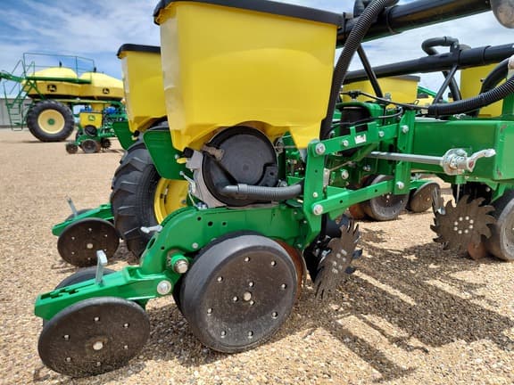 Image of John Deere 1725 equipment image 4