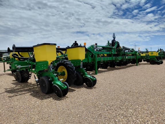 Image of John Deere 1725 equipment image 1