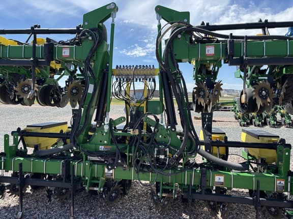 Image of John Deere 1725 Primary image