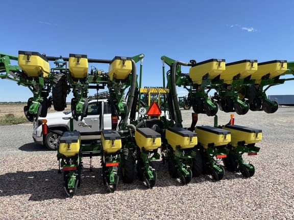 Image of John Deere 1725 equipment image 4