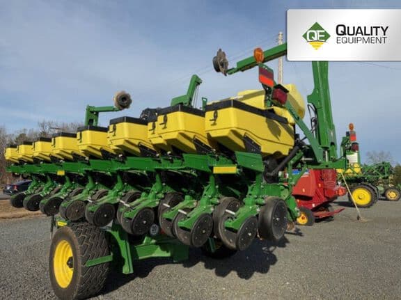 Image of John Deere 1745 Primary image