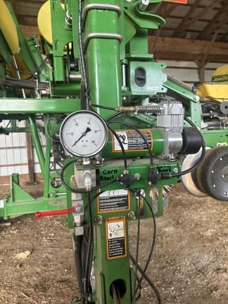 Image of John Deere 1745 equipment image 4