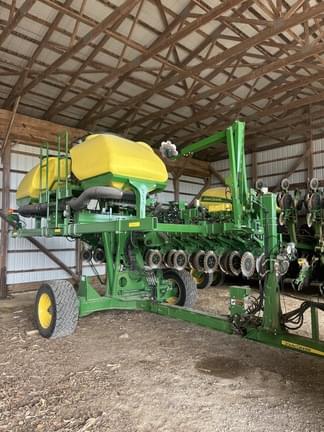 Image of John Deere 1745 Primary image