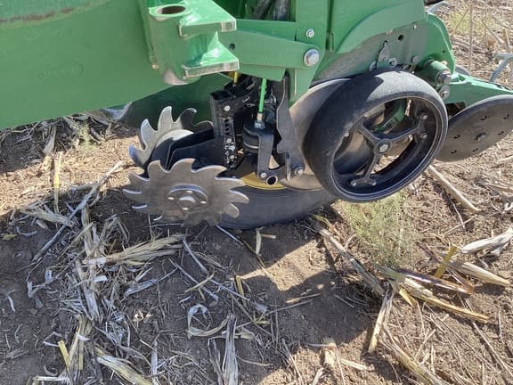 Image of John Deere 1775 equipment image 2