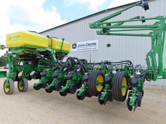 Image of John Deere 1775 equipment image 4