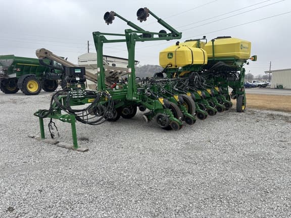 Image of John Deere 1775 Primary image